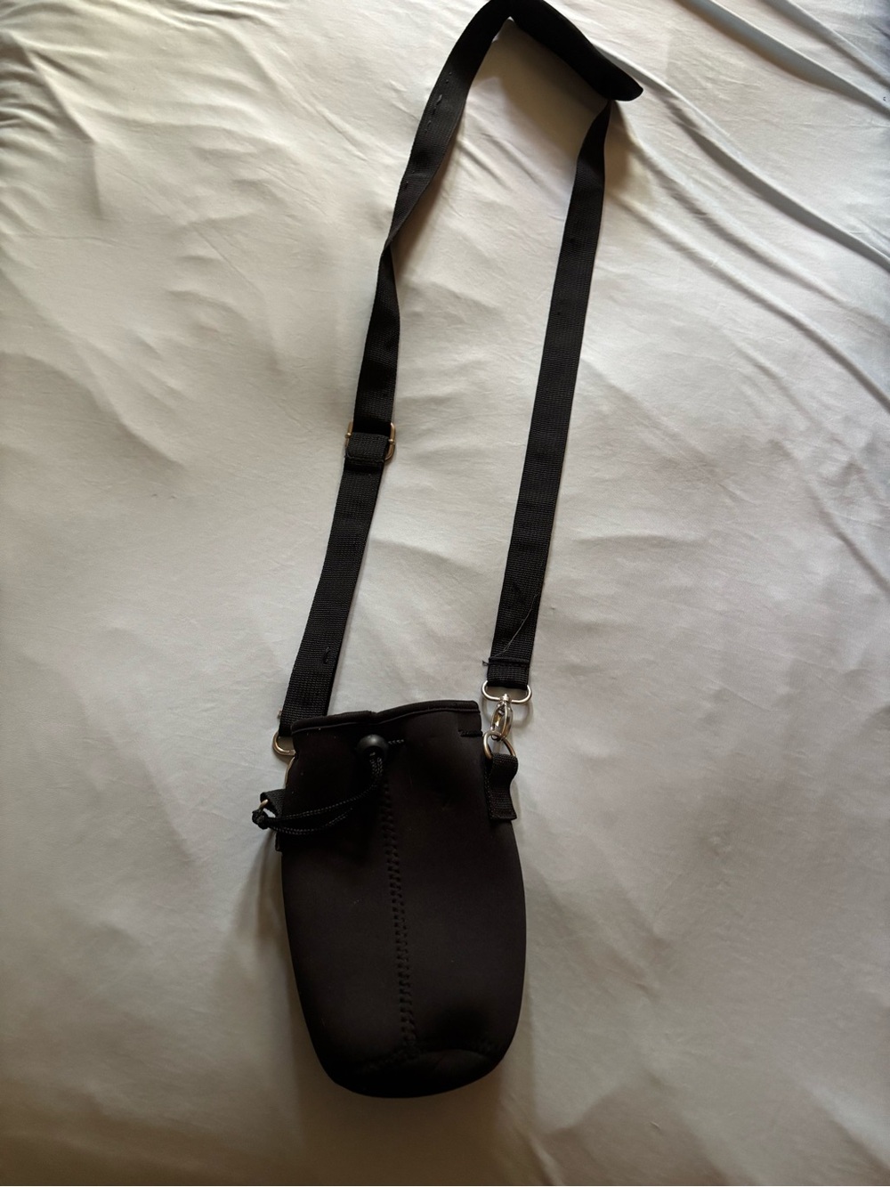 Water bottle shoulder bag